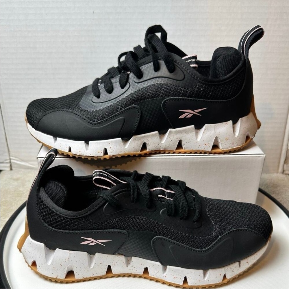 Reebok Zig Dynamica STR Shoes in Women 10 Men
8.5, EU 41 black white